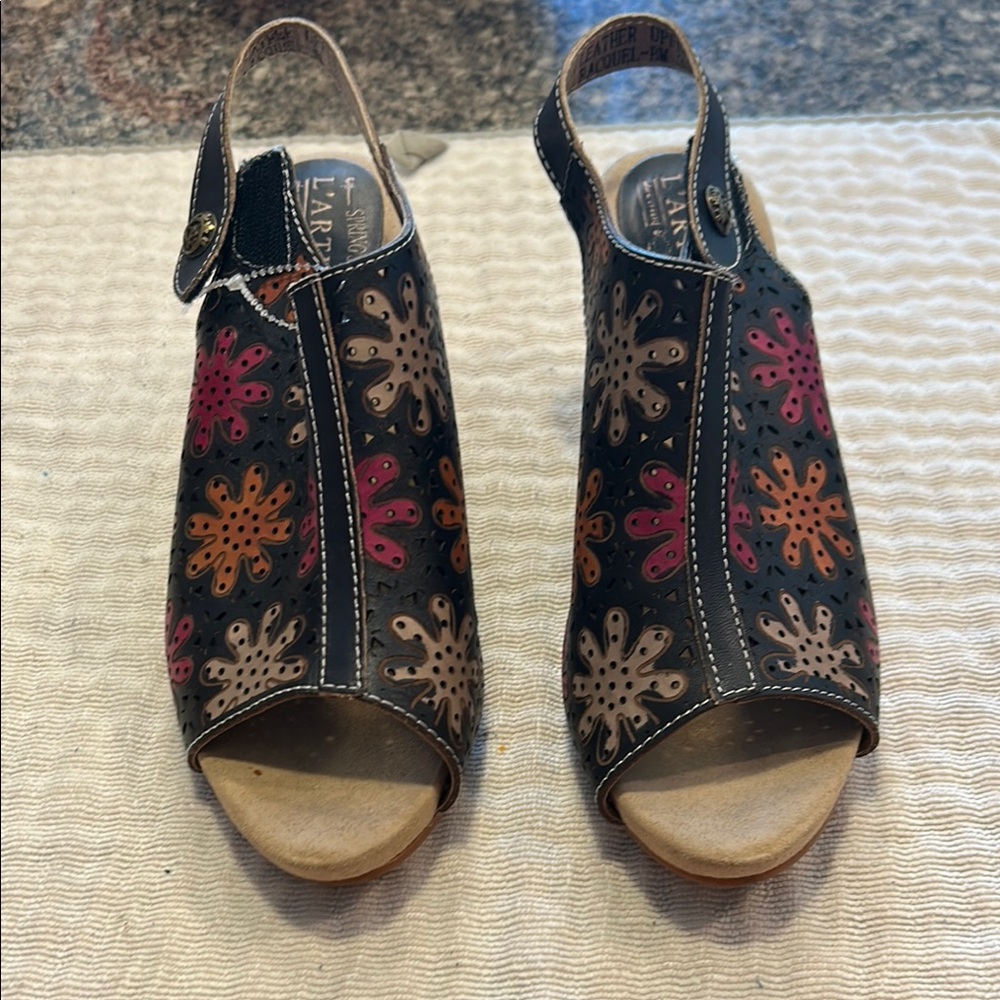 Women's Lartiste Sandals Size 8